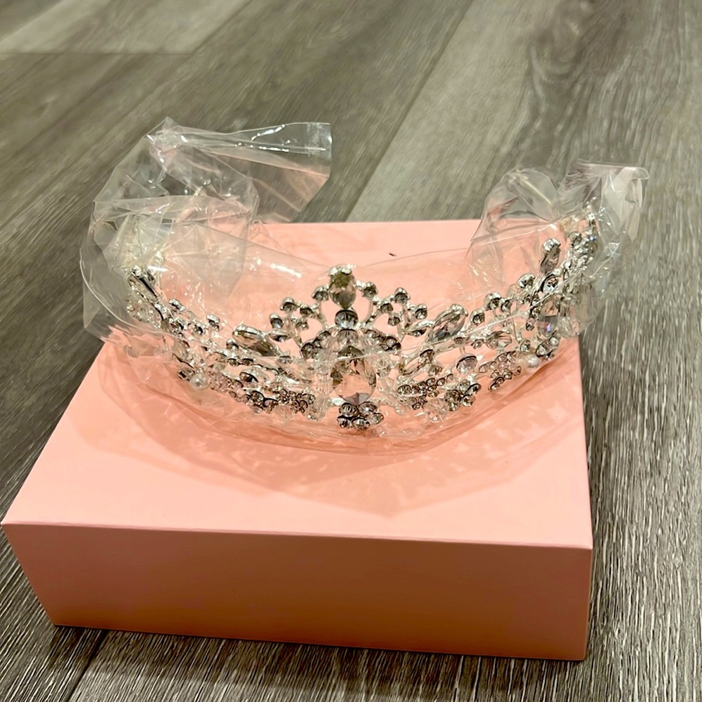 Brand new bridal crown